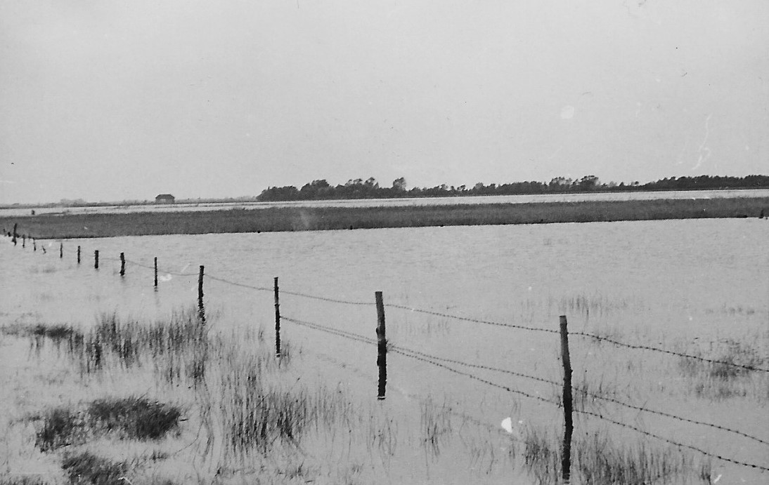 1954 Überschwemmung im Moor Bild 1 Schöpfwerke und Steinberge