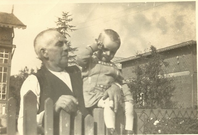 Opa Wilhelm mit Enkel Wilhelm Lamprecht