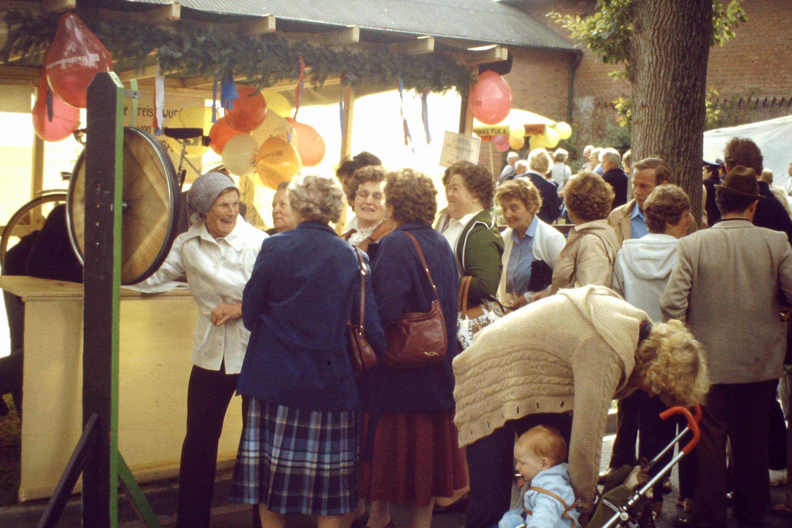 Straßenfest 1982 Glücksraddrehen