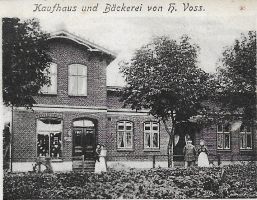Postkarte_von_1907-Kaufhaus_und_Baeckerei_H-Voss